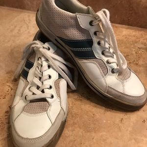 Men’s walking shoe